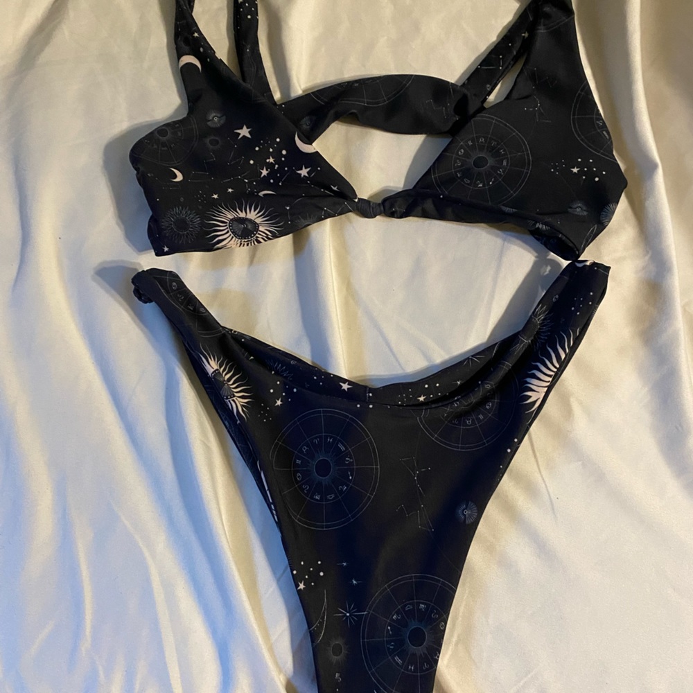 Skatie black cosmos penny top and Suzanne bottom size M